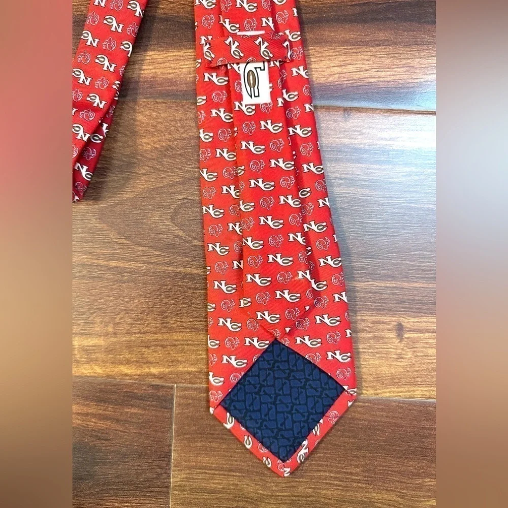 VINEYARD VINES Red Silk Necktie